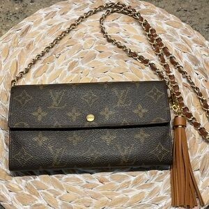 LOUIS VUITTON Authentic Monogram Clutch w/Unbranded Chain Shoulder Strap & Dusty